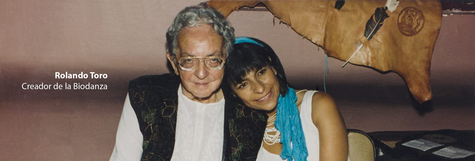 Rolando Toro, creador de la Biodanza, junto a Lily Pérez