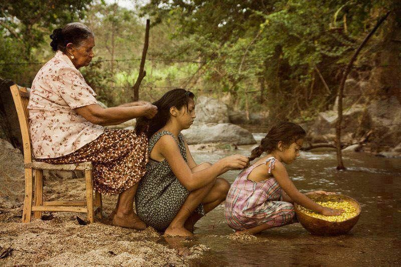 Abuela, hija y nieta, tres generaciones de mujeres